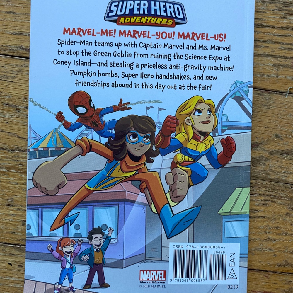 Marvel Book - Picture 2 of 3